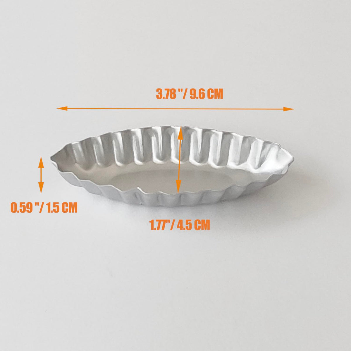 Heluok Tiny Tart Pan Boat Shape, 10PCS Egg Tart Mold Fluted Edge, Wave Flower Aluminum Baking Tool, Reusable Dessert Tray for Small Tartlets, Quiches