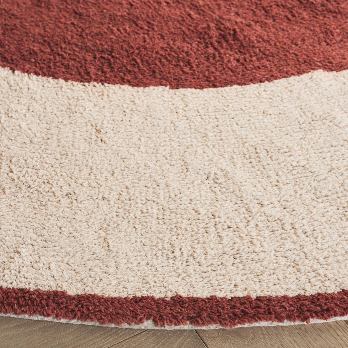 SAFAVIEH Washable Rug Easy Care Collection - 4' Round, Ivory & Rust, Handmade Cotton, Easy to Clean, Ideal for Foyer, Kitchen, Nursery, Office, Bedroom (ECR220P)